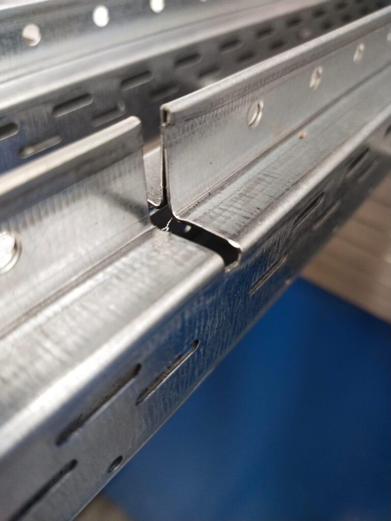 Línea de perfilado para estanterías metálicas diseñada por Favaritx 1