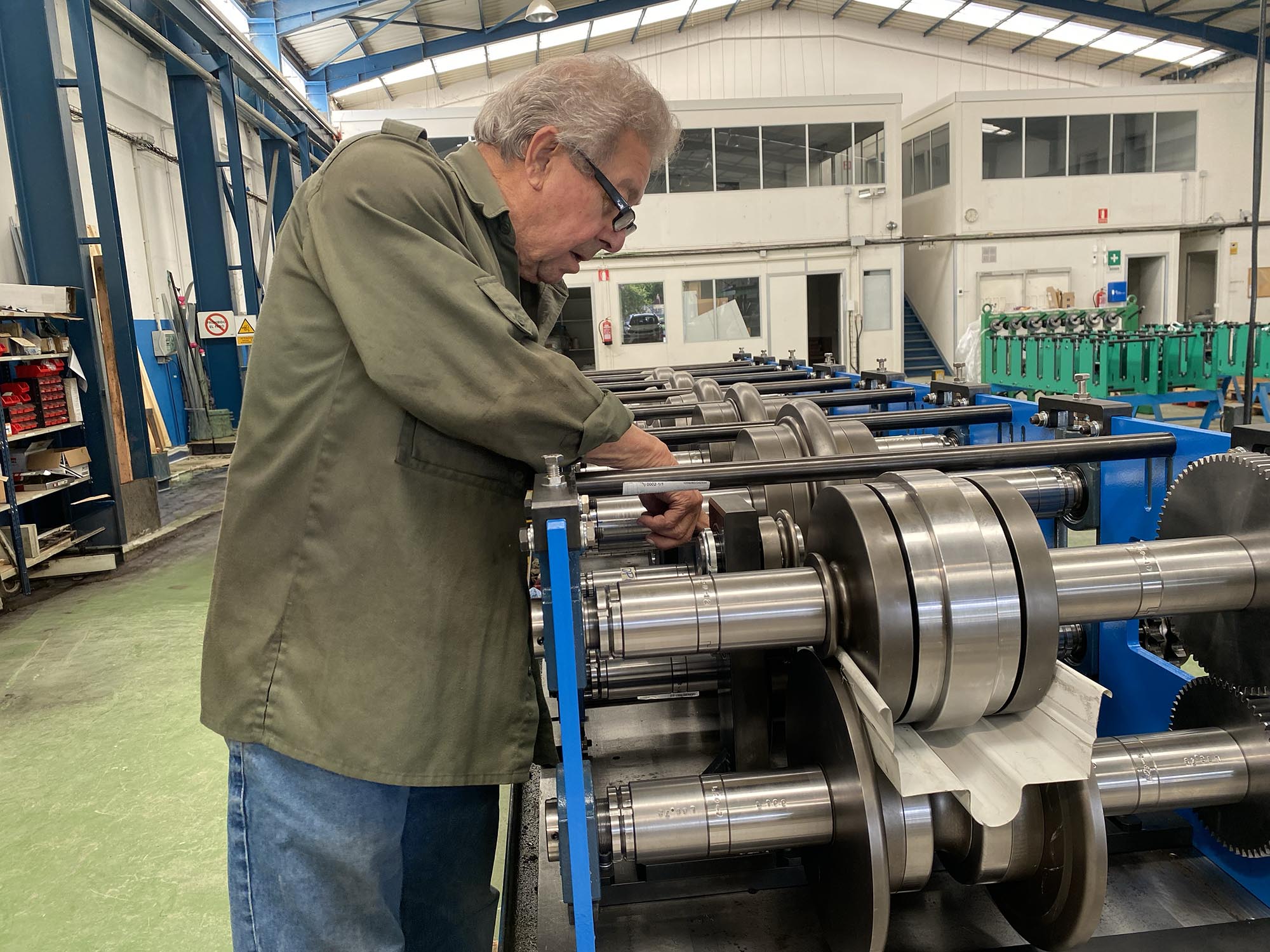 FAVARITX engineer adjusting a roll forming machine
